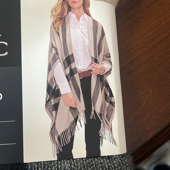 Banana republic, cashmere blend wrap, fringe detail, one size NWT black  cream - Picture 1 of 10